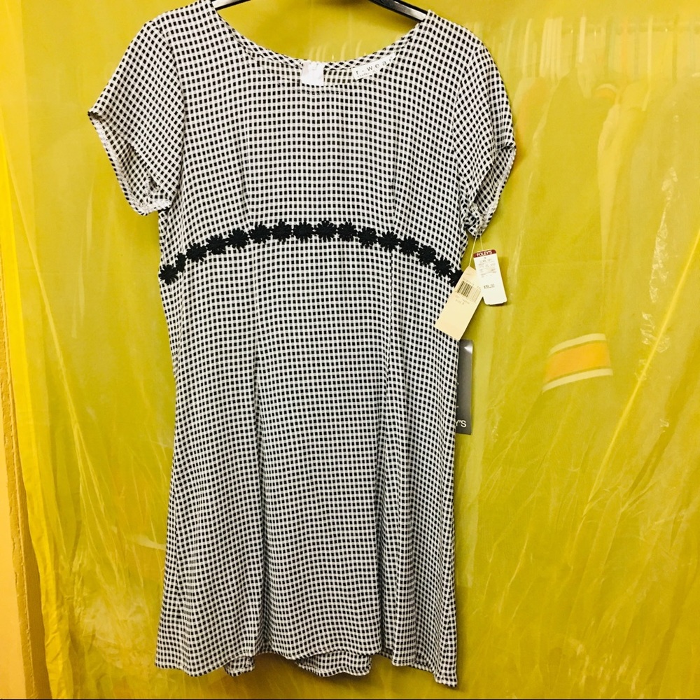 Dress - Picture 3 of 3